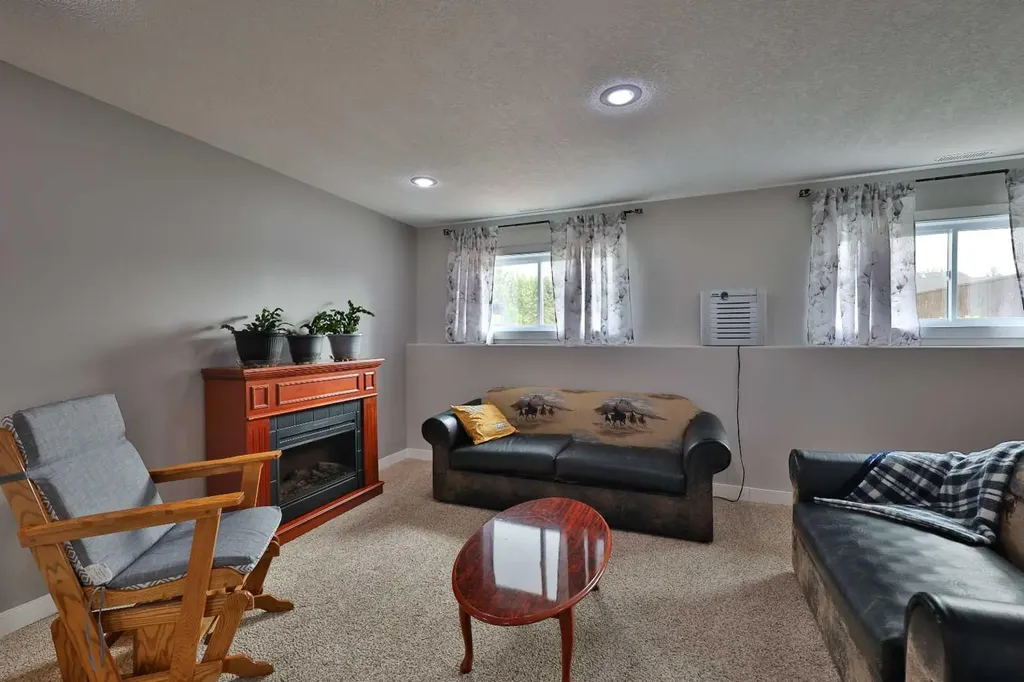 229 2a Street Stirling AB T0K 2E0