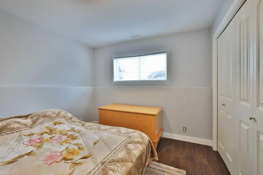 229 2a Street Stirling AB T0K 2E0