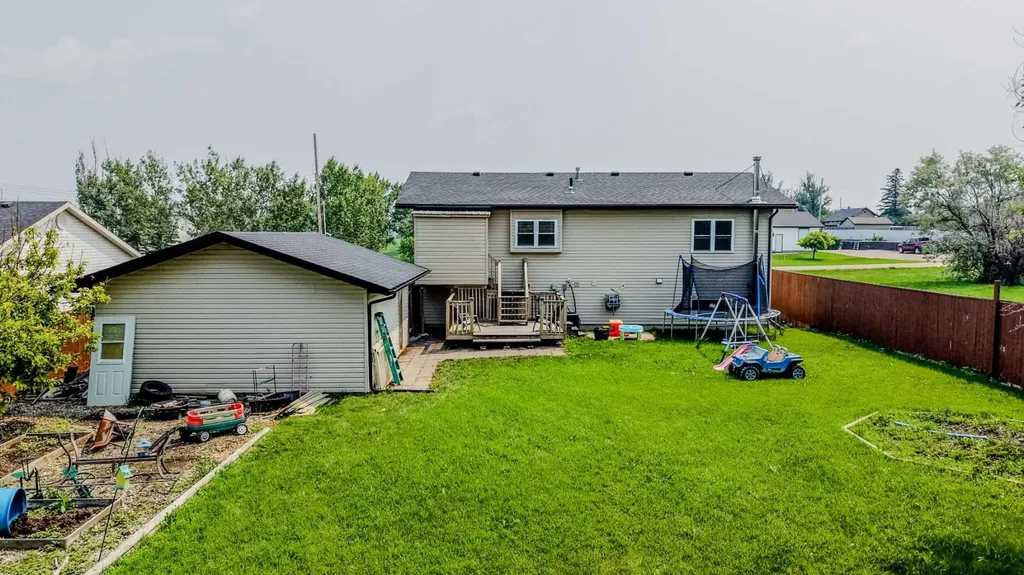 229 2a Street Stirling AB T0K 2E0