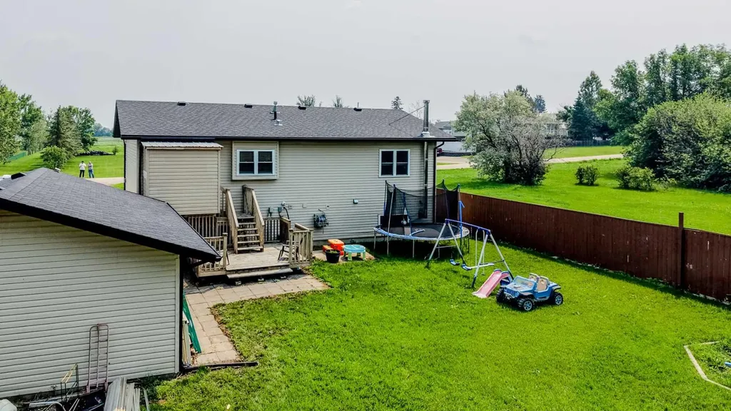 229 2a Street Stirling AB T0K 2E0