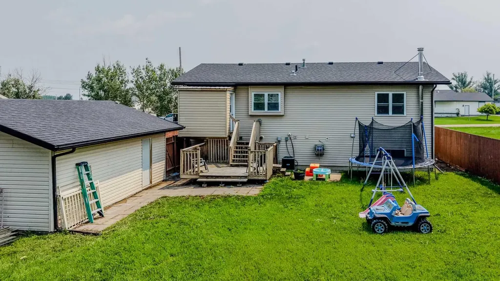 229 2a Street Stirling AB T0K 2E0