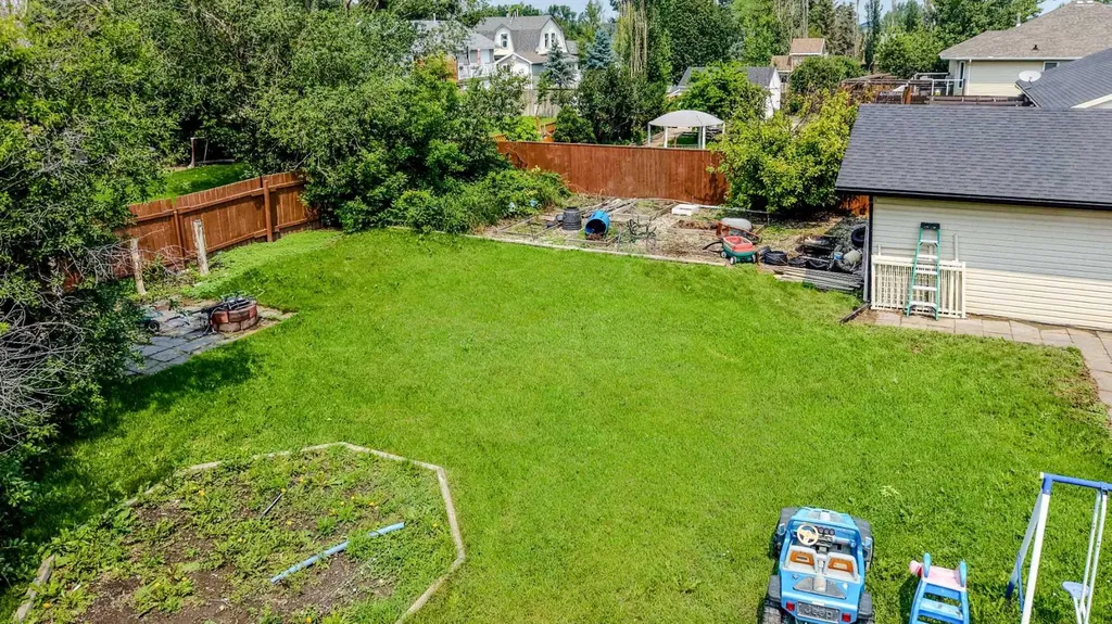 229 2a Street Stirling AB T0K 2E0