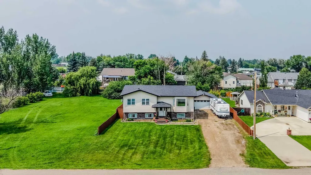 229 2a Street Stirling AB T0K 2E0
