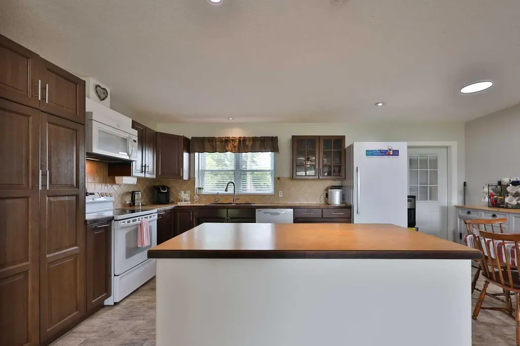 229 2a Street Stirling AB T0K 2E0