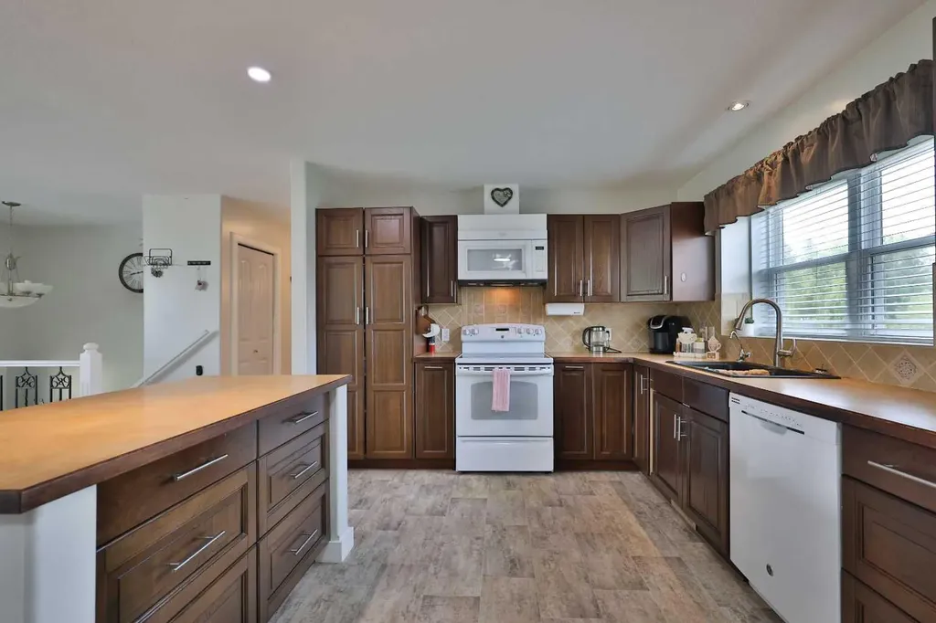 229 2a Street Stirling AB T0K 2E0
