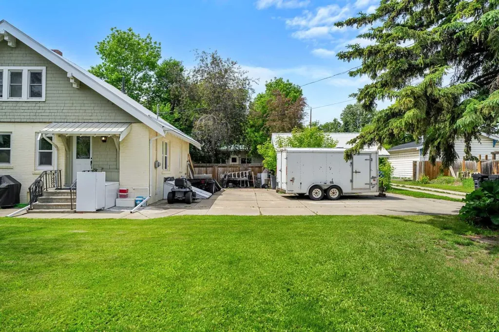 4606 50 Street Olds AB T4H 1E5