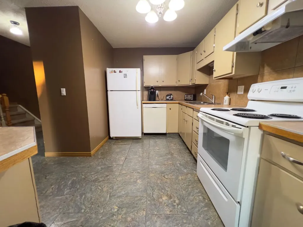 1011 3rd Street W Hanna AB T0J 1P0