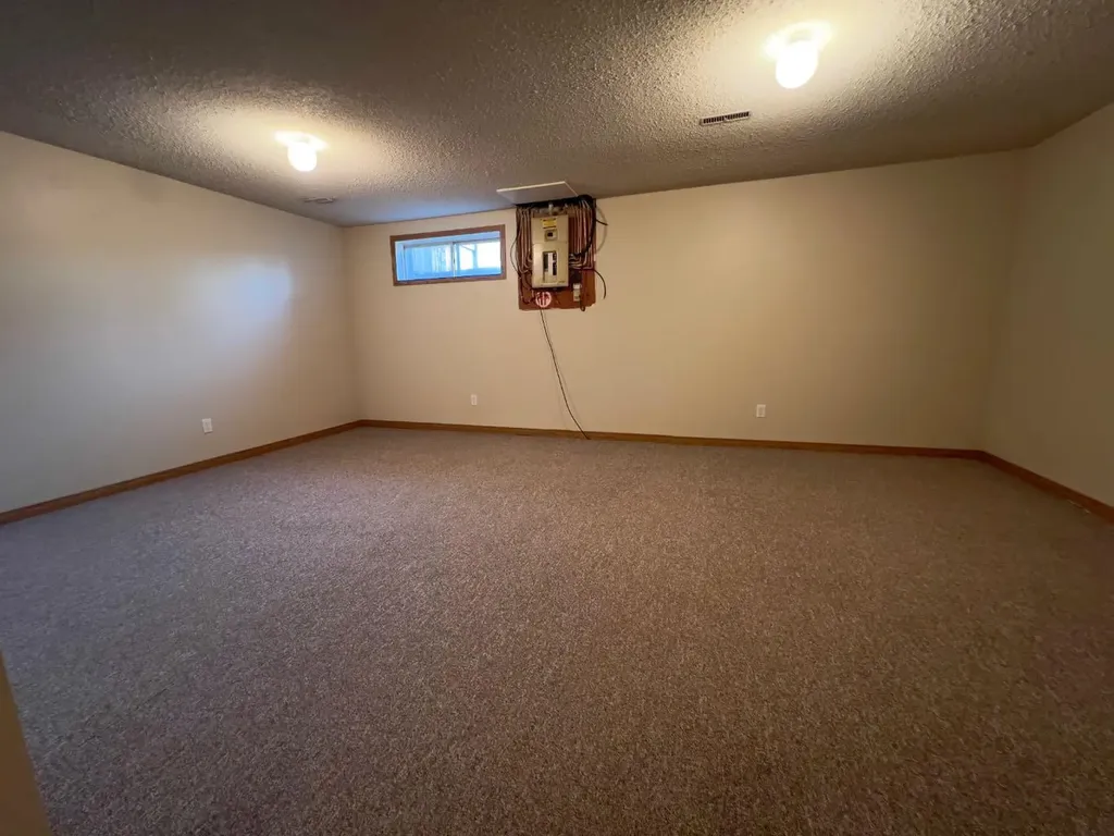 1011 3rd Street W Hanna AB T0J 1P0
