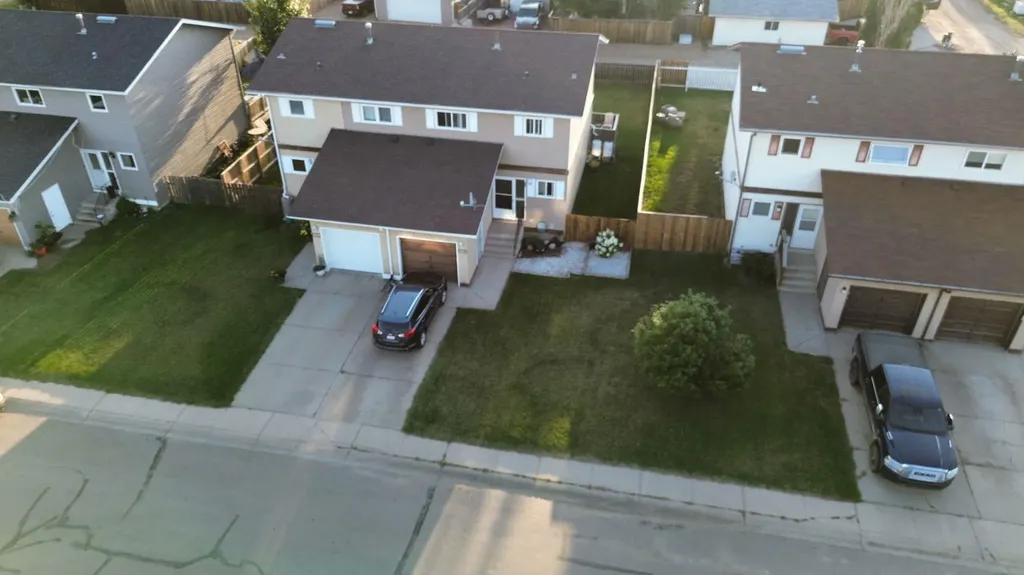 1011 3rd Street W Hanna AB T0J 1P0