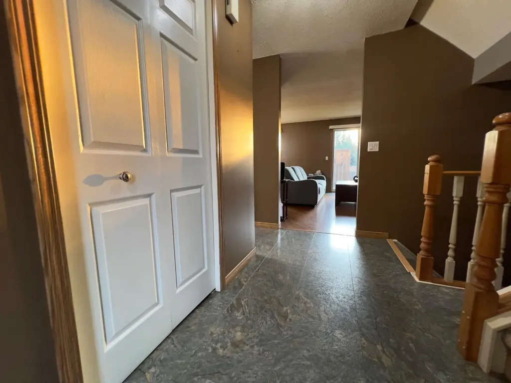 1011 3rd Street W Hanna AB T0J 1P0