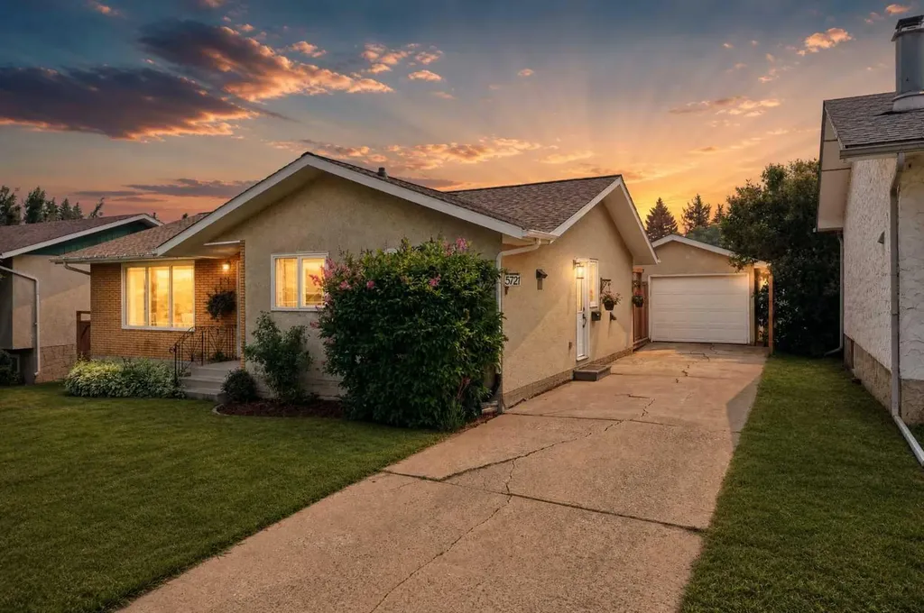 5721 55 Avenue Lacombe AB T4L1L8