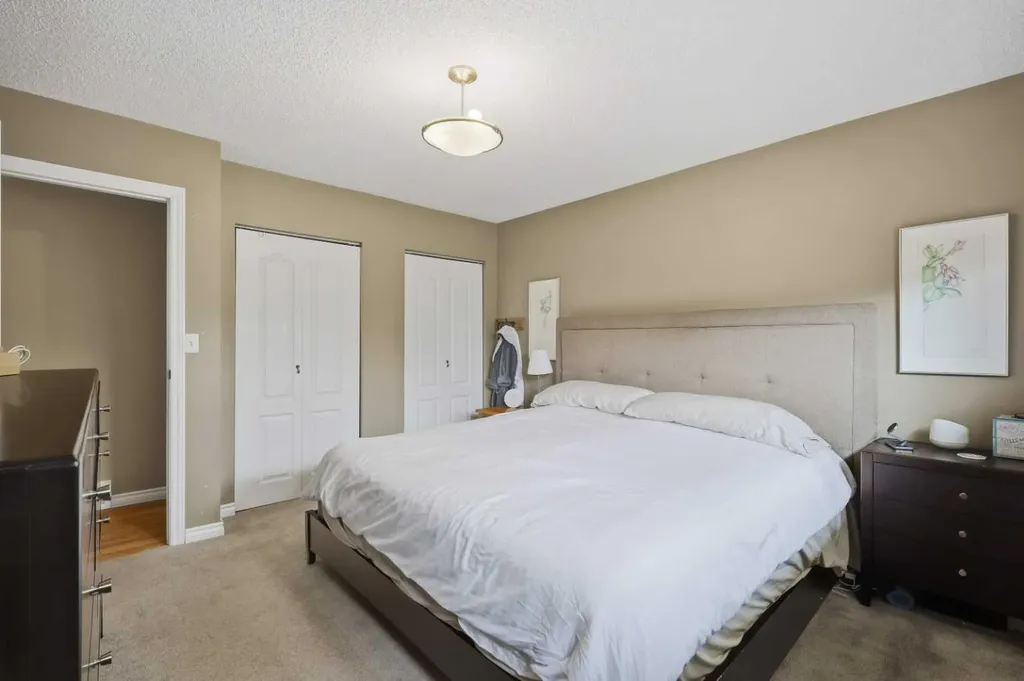 5721 55 Avenue Lacombe AB T4L1L8