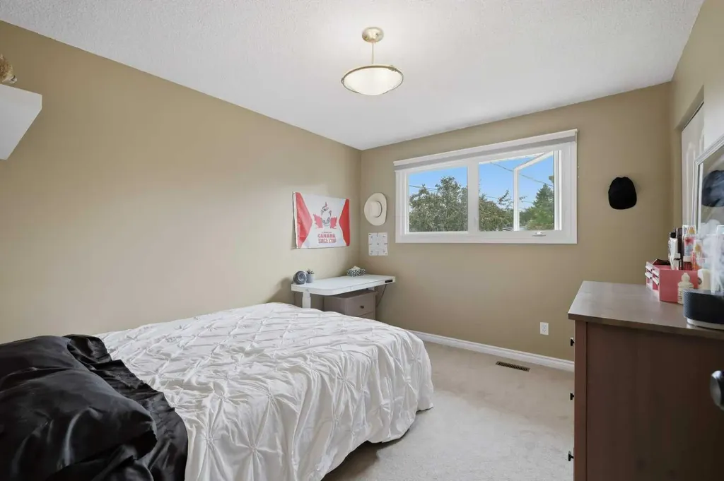 5721 55 Avenue Lacombe AB T4L1L8