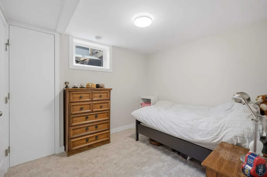 5721 55 Avenue Lacombe AB T4L1L8