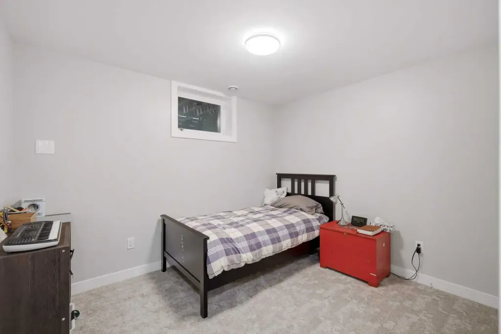 5721 55 Avenue Lacombe AB T4L1L8