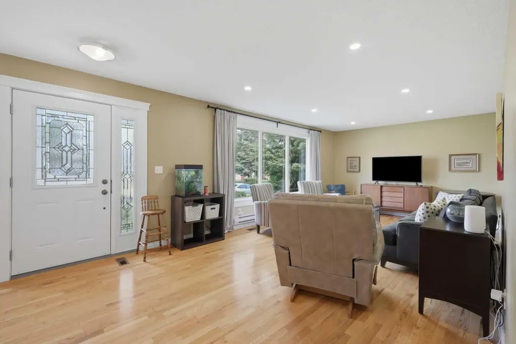 5721 55 Avenue Lacombe AB T4L1L8
