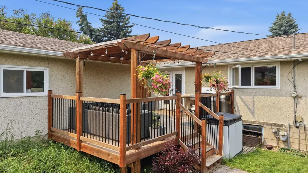 5721 55 Avenue Lacombe AB T4L1L8