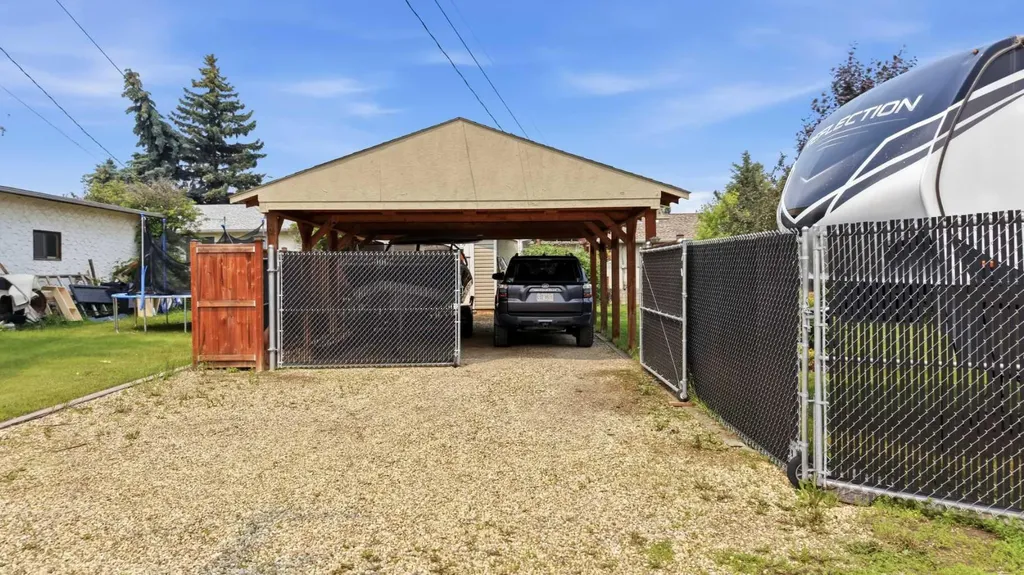 5721 55 Avenue Lacombe AB T4L1L8