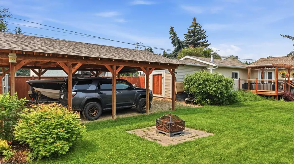 5721 55 Avenue Lacombe AB T4L1L8