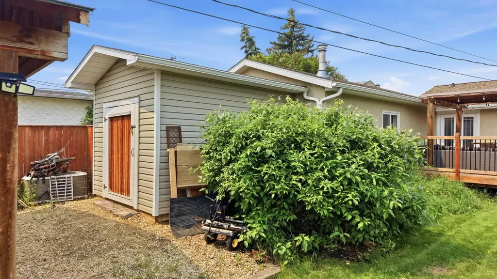 5721 55 Avenue Lacombe AB T4L1L8