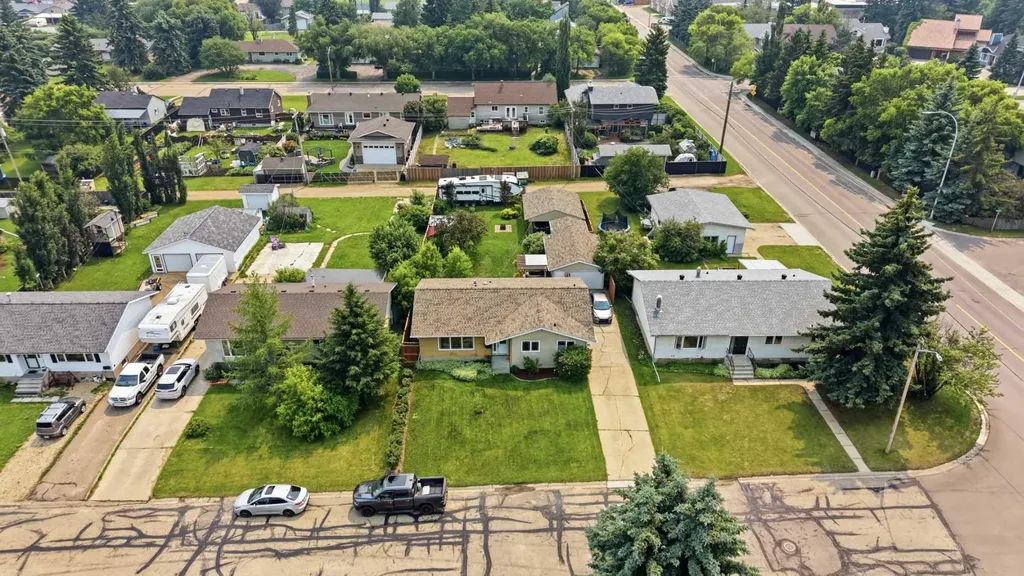 5721 55 Avenue Lacombe AB T4L1L8