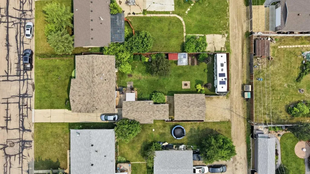 5721 55 Avenue Lacombe AB T4L1L8