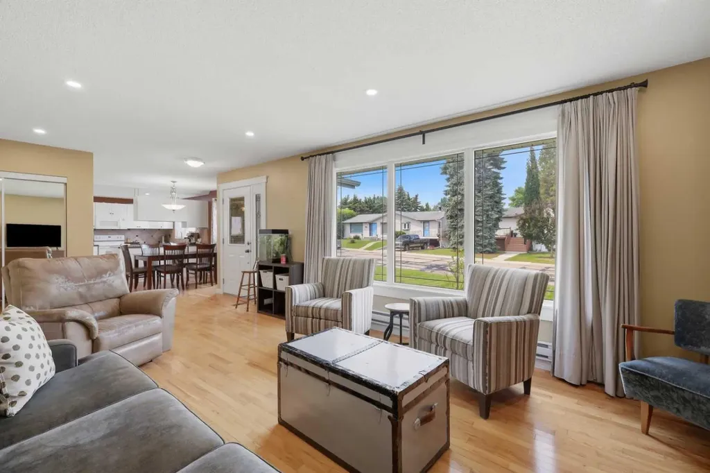 5721 55 Avenue Lacombe AB T4L1L8