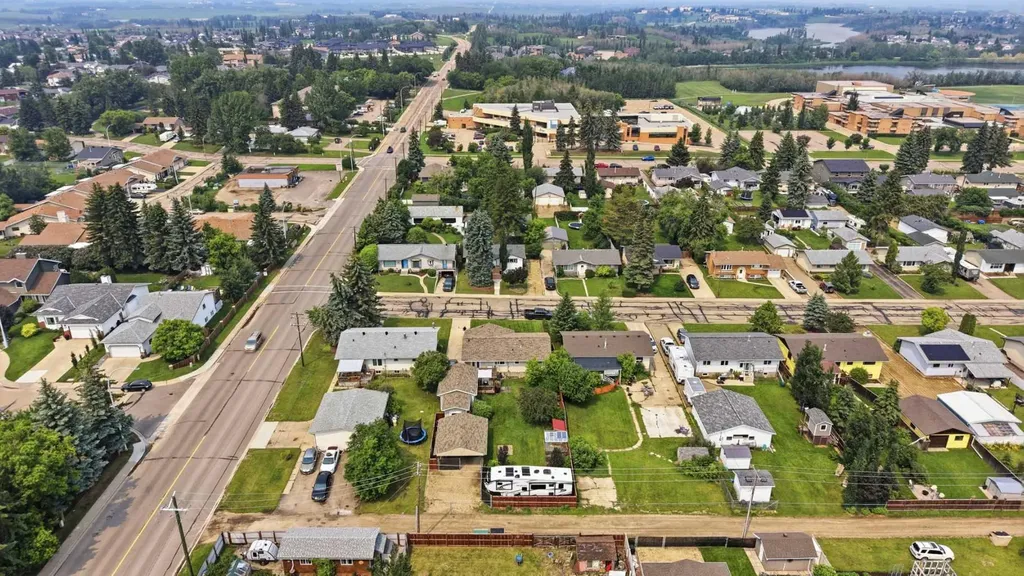 5721 55 Avenue Lacombe AB T4L1L8
