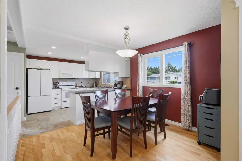 5721 55 Avenue Lacombe AB T4L1L8