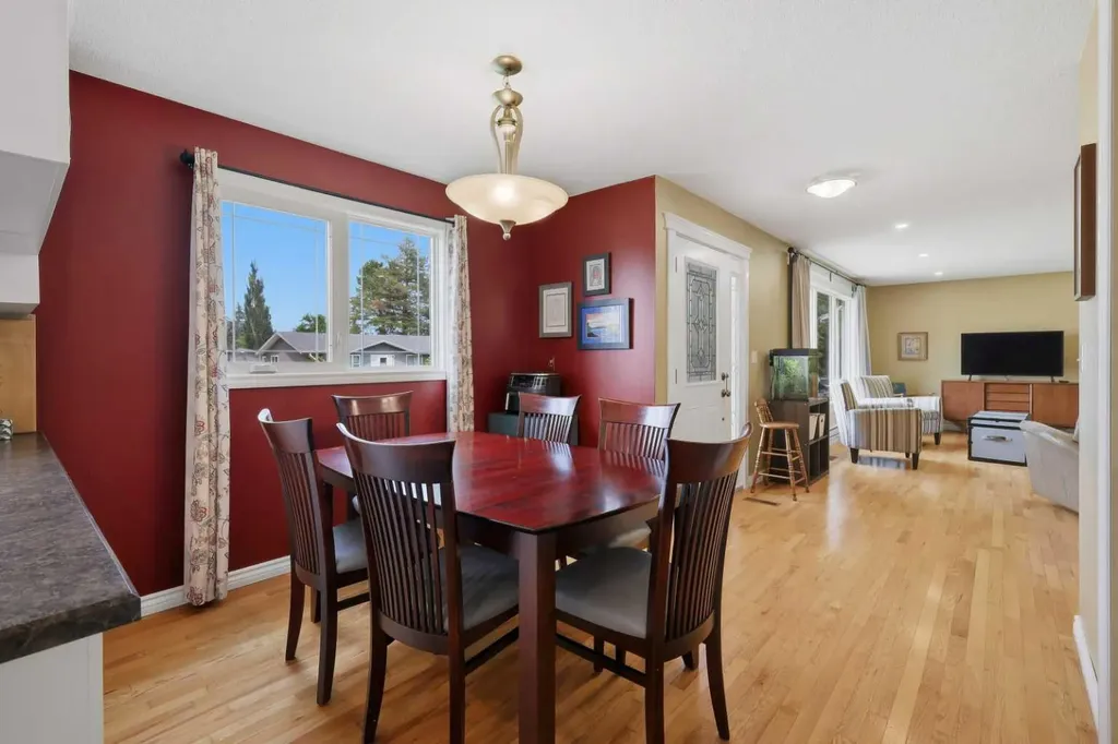5721 55 Avenue Lacombe AB T4L1L8