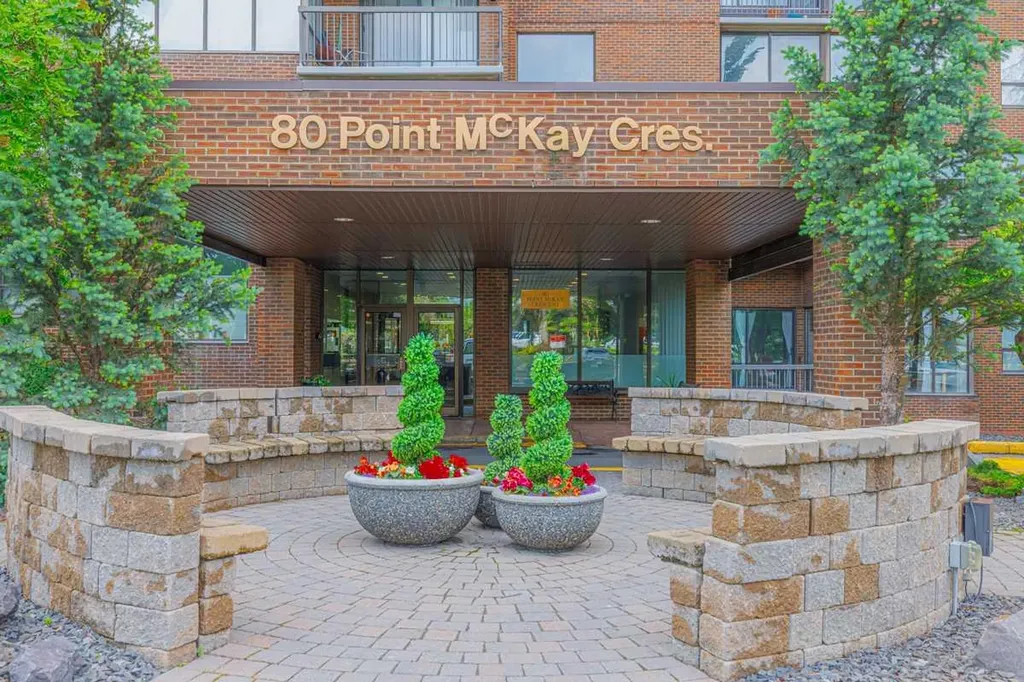 80 Point Mckay Crescent NW Calgary AB T3B 4W4