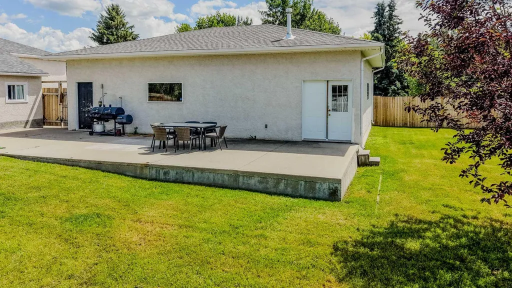 234 S 100 W Raymond AB T0K 2S0