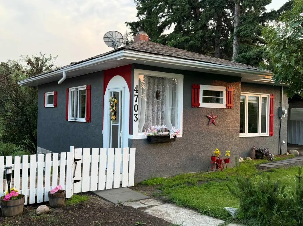 4703 47 Avenue Myrnam AB T0B 3K0