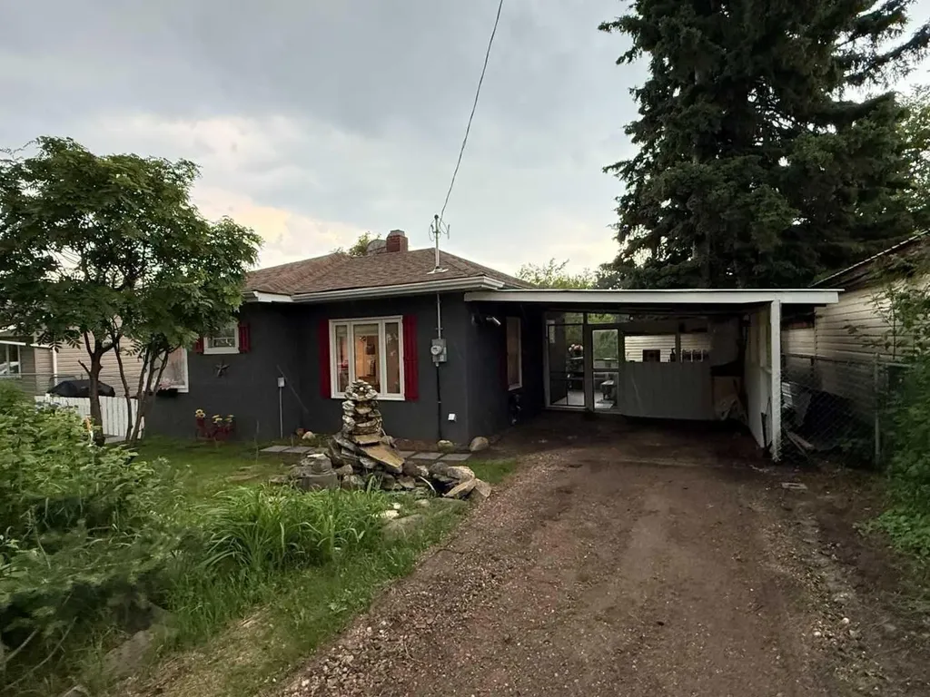 4703 47 Avenue Myrnam AB T0B 3K0