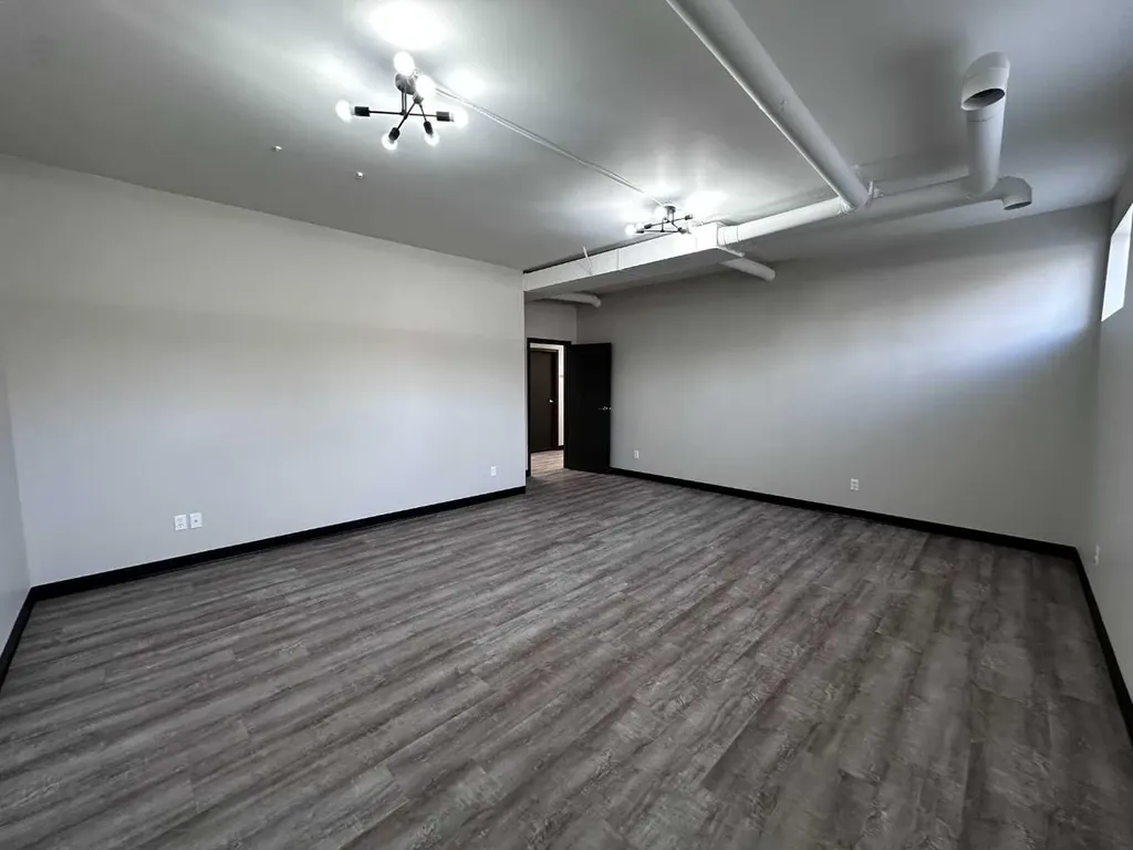 4923 50 Street Innisfail AB T4G1W4