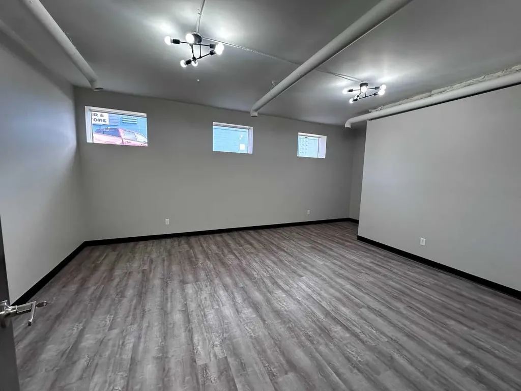4923 50 Street Innisfail AB T4G1W4