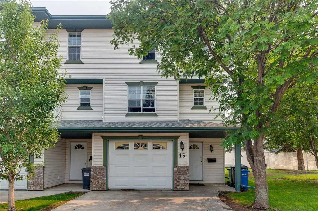 13 Kerry Wood Mews Red Deer AB T4N 7B8