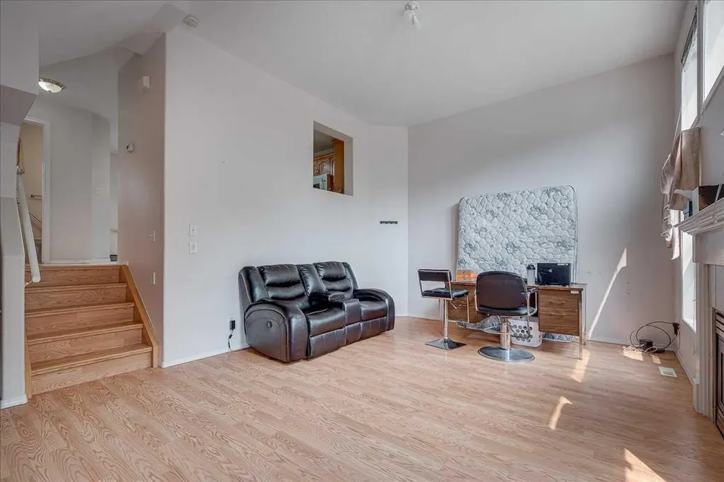 13 Kerry Wood Mews Red Deer AB T4N 7B8