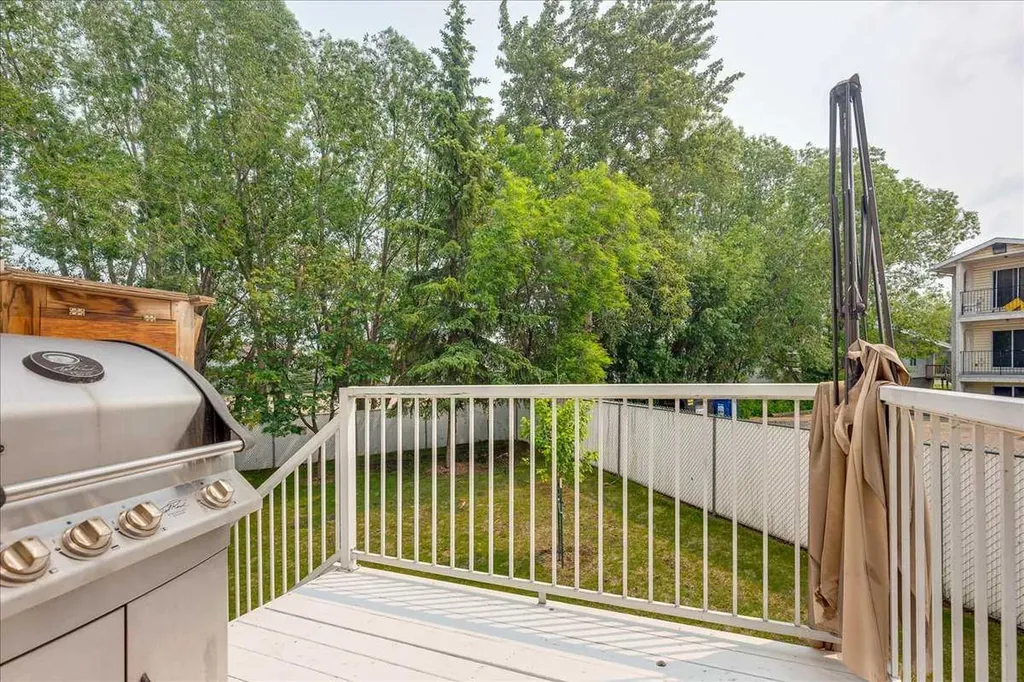 13 Kerry Wood Mews Red Deer AB T4N 7B8