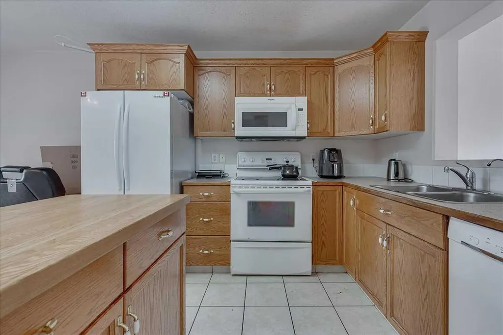 13 Kerry Wood Mews Red Deer AB T4N 7B8