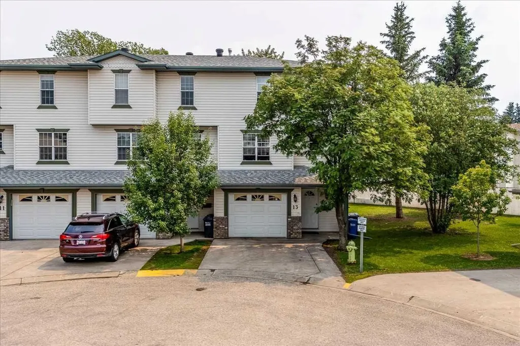 13 Kerry Wood Mews Red Deer AB T4N 7B8