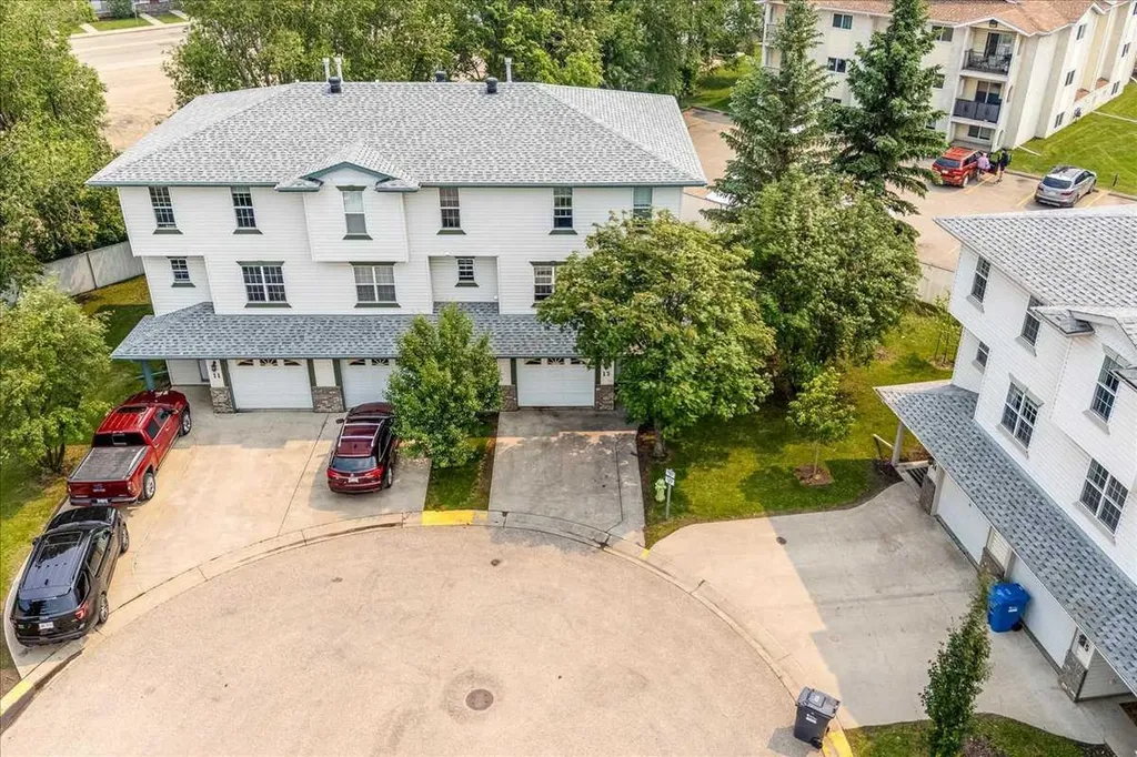 13 Kerry Wood Mews Red Deer AB T4N 7B8