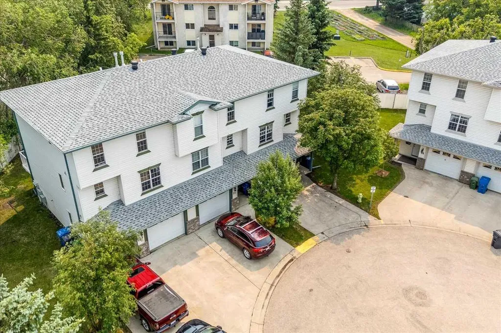 13 Kerry Wood Mews Red Deer AB T4N 7B8