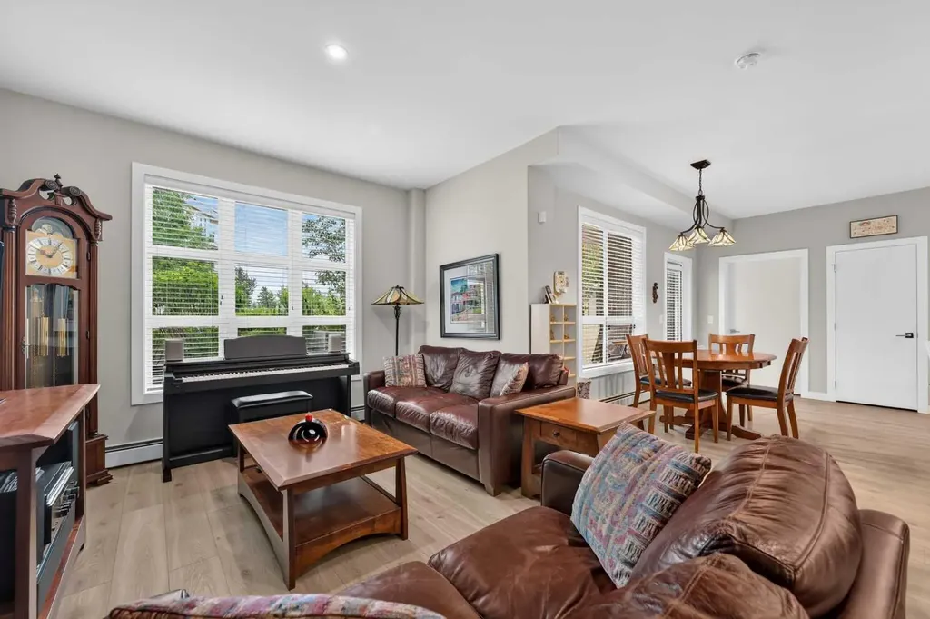 383 Smith Street NW Calgary AB T3B 6J9