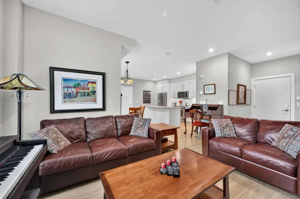 383 Smith Street NW Calgary AB T3B 6J9