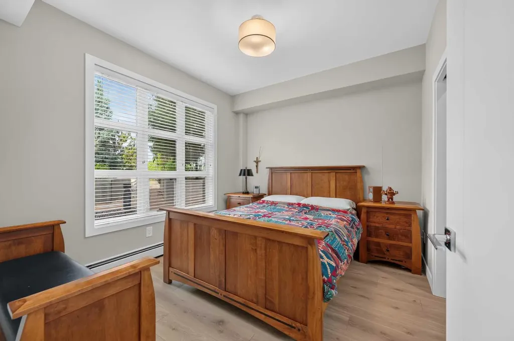 383 Smith Street NW Calgary AB T3B 6J9