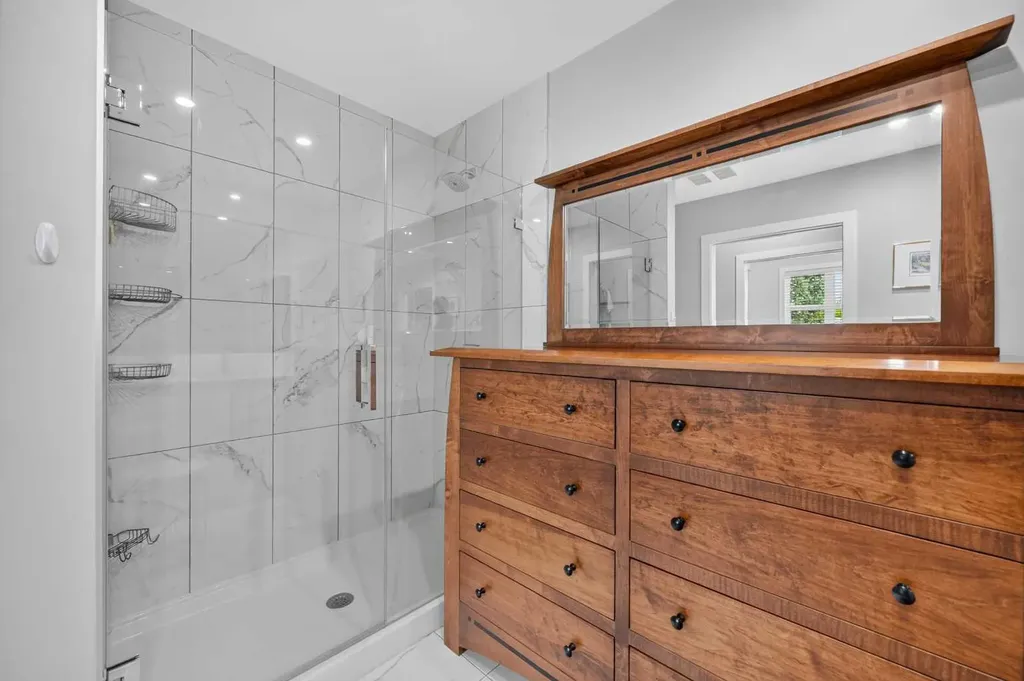 383 Smith Street NW Calgary AB T3B 6J9