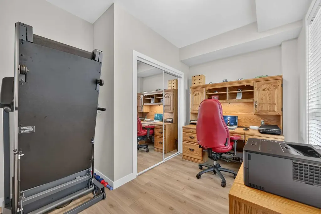 383 Smith Street NW Calgary AB T3B 6J9