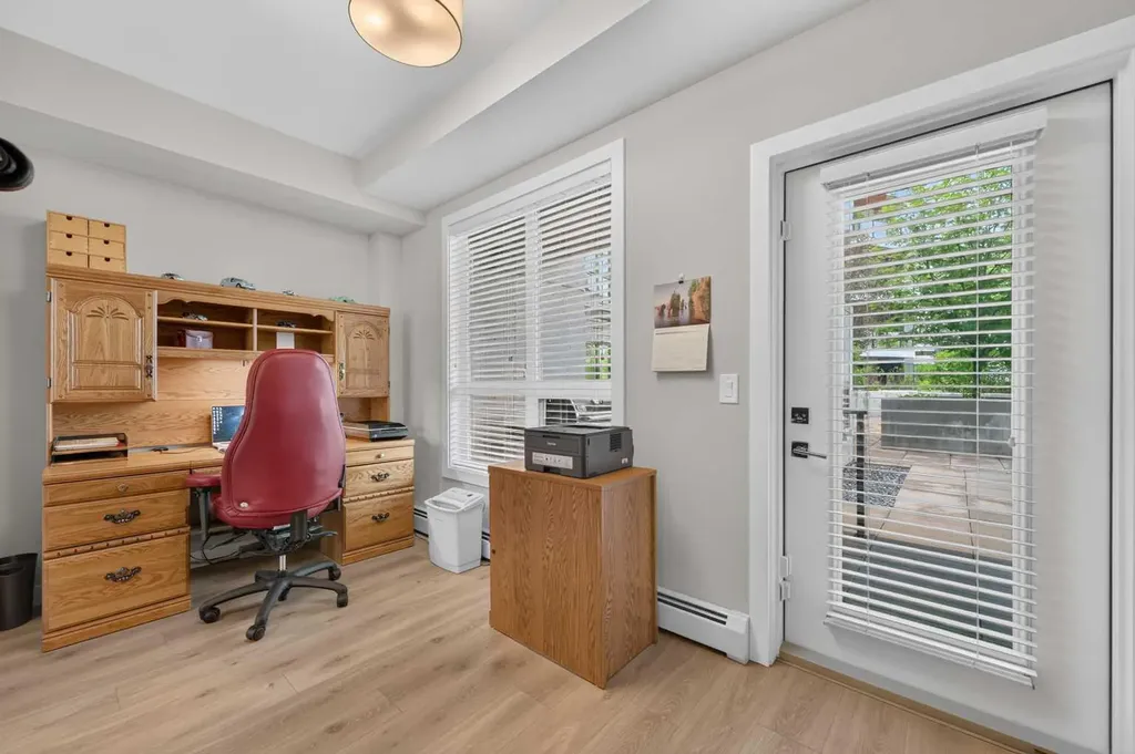 383 Smith Street NW Calgary AB T3B 6J9