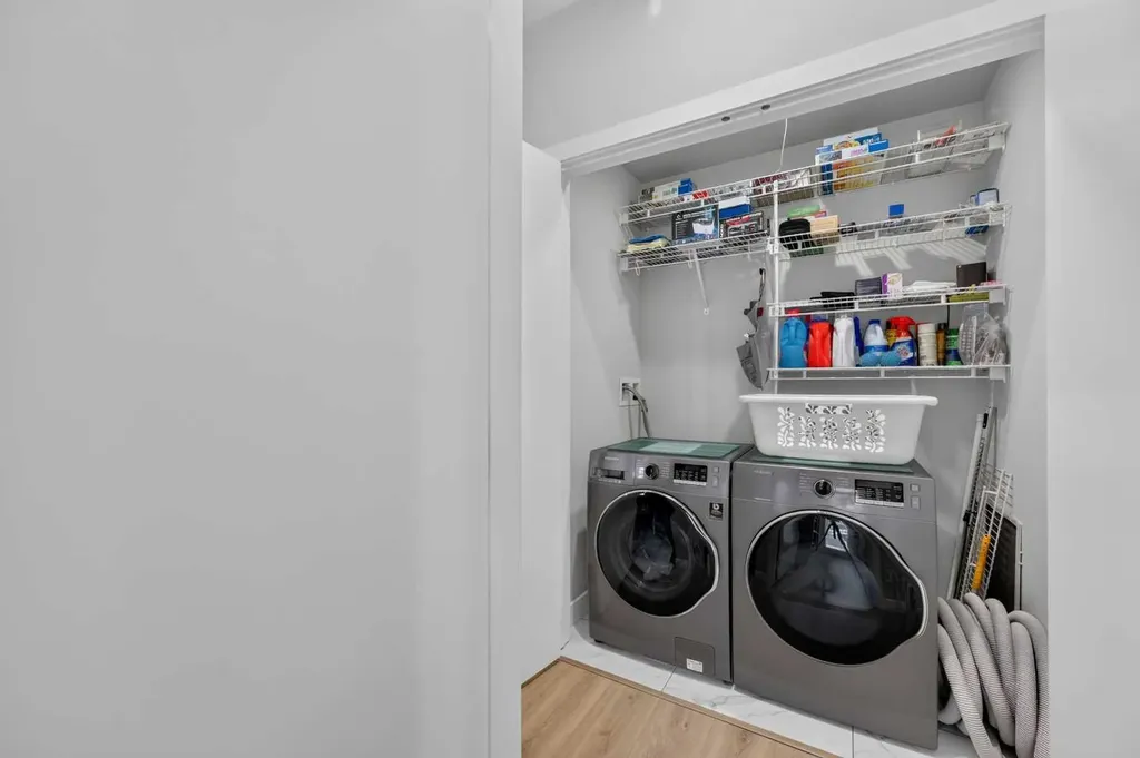 383 Smith Street NW Calgary AB T3B 6J9